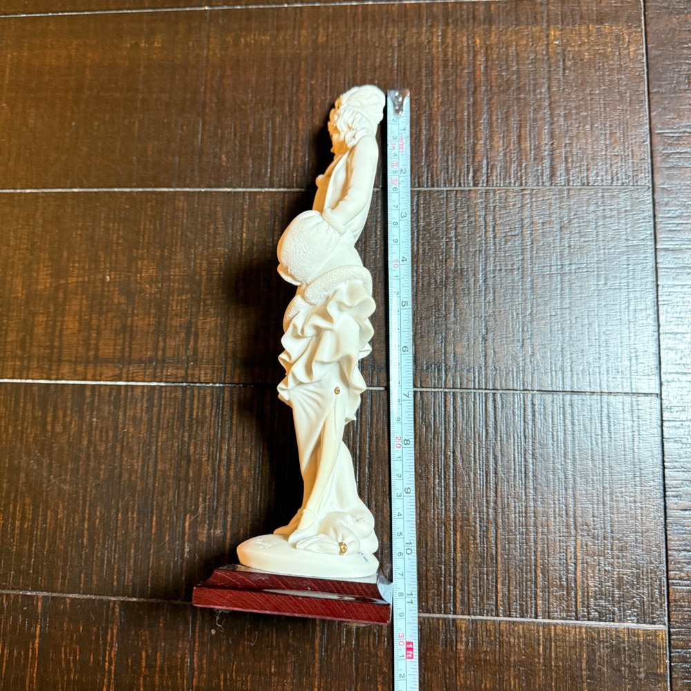 Giuseppe Armani Figurine Lady with Muff 11" White Vintage Art Deco Statue Money - Picture 10 of 12